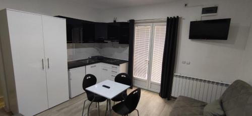 Studia ANIKS Sokobanja stan na dan smestaj sa pogledom na planinu Ozren privatni apartmani sa balkonom parkingom