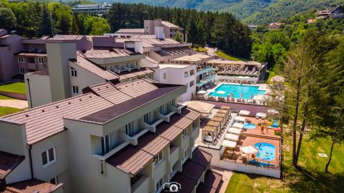 Hotel Sunce Sokobanja smestaj u Rudnickoj ulici kod reke Moravice sa tri bazena wellness spa centrom i velikim parkingom