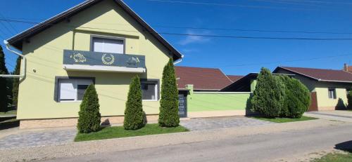 Tandari Guest House Kanjiza stan na dan u ulici Stevana Sremca kod banjskog parka dvoriste rostilj parking