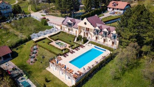 Suncani Breg Apartments Vrdnik stan na dan smestaj u ulici Mikice Lesjaka preko puta hotela Termal bazeni saune parking