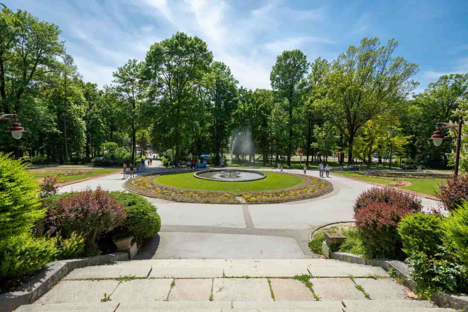 Bukovička Banja Aranđelovac velelepni banjski park sa mermernim skulpturama cvetnim alejama i izvorima mineralne vode