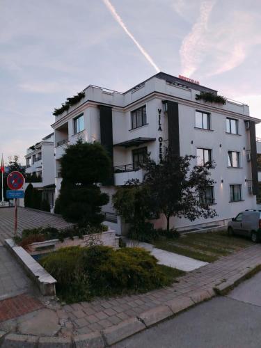 Apartman Aria Vrnjacka Banja stan na dan smestaj u Velibora Markovica kod Promenade sa terasom kuhinjom i besplatnim parkingom