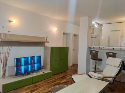 Apartman Harmony 3 Banja Koviljaca stan na dan u novogradnji blizu banjskog parka sa odvojenom spavacom sobom terasa parking